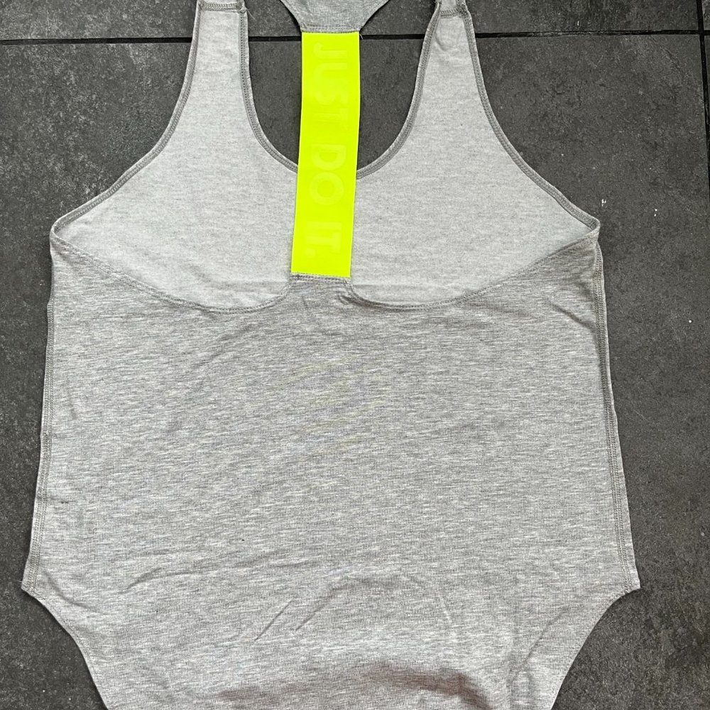 Nike Dri-Fit High-Low Tank Size Small - Picture 2 of 3
